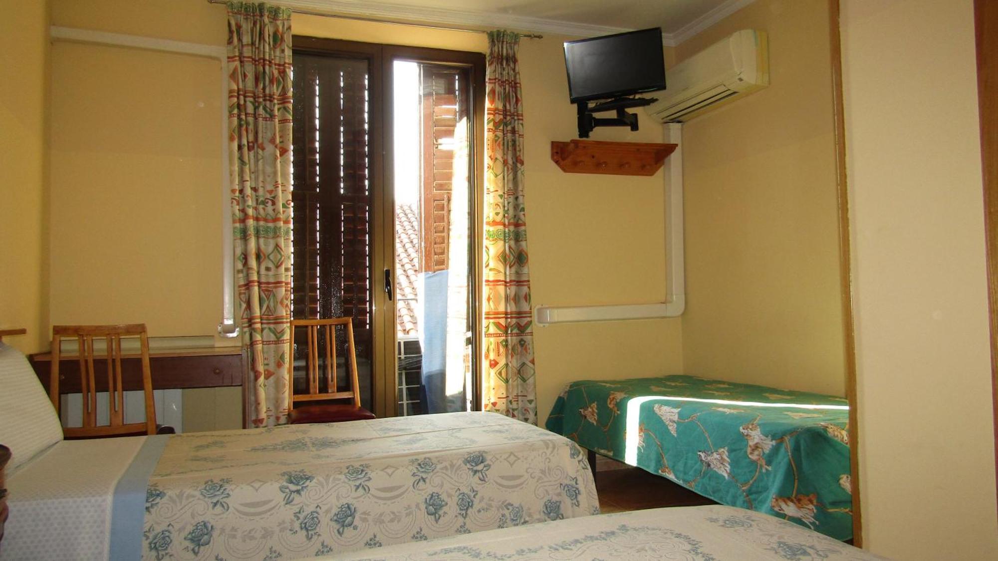 Pension Mollo Madrid Exterior foto