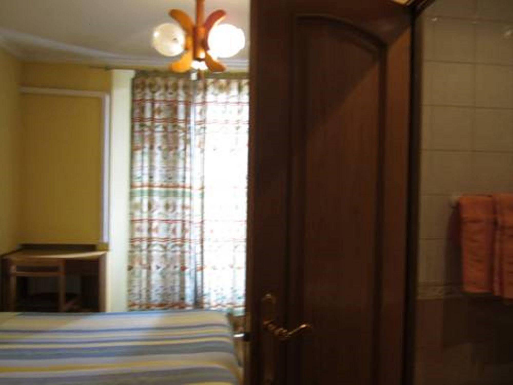 Pension Mollo Madrid Exterior foto