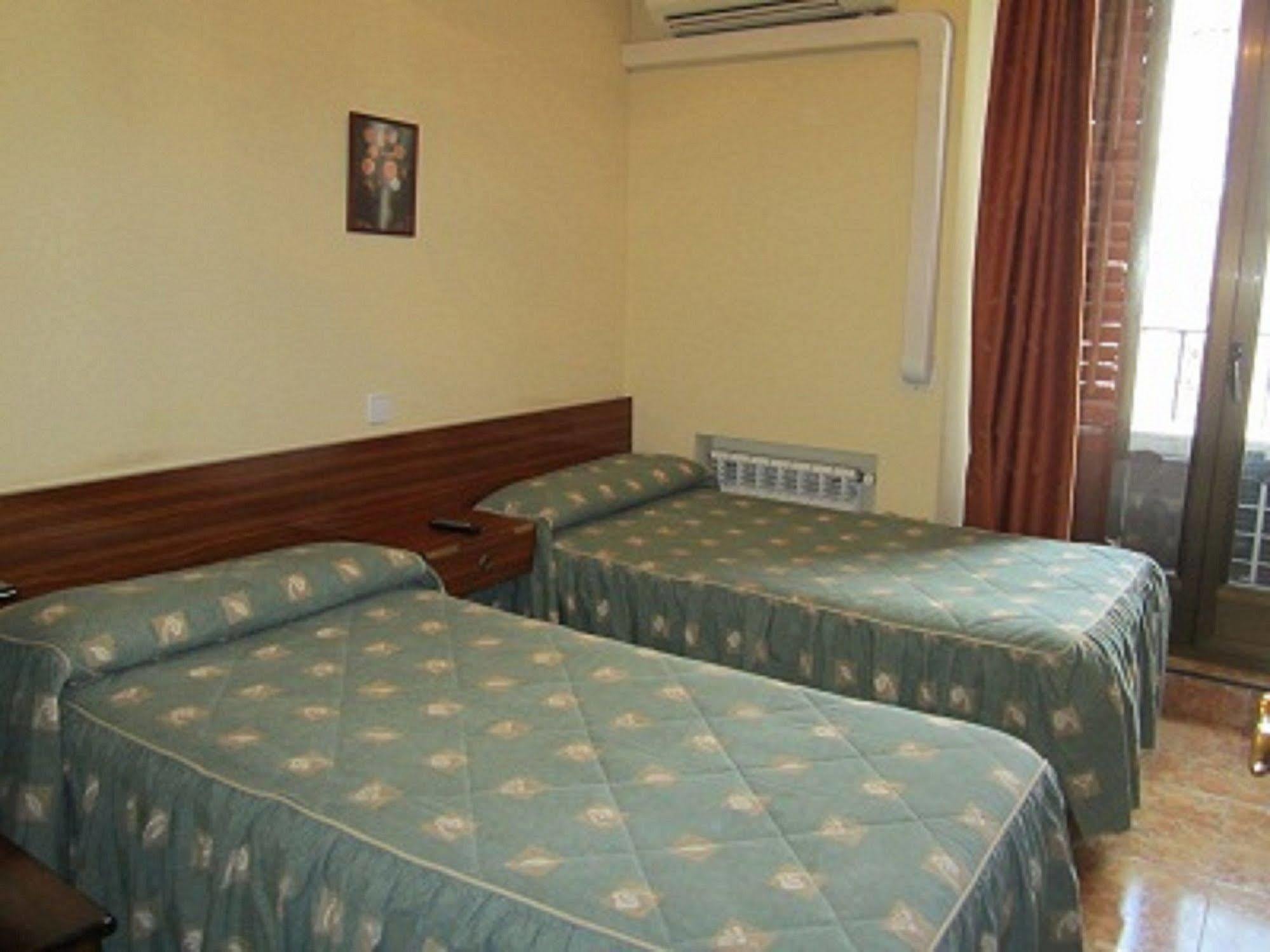 Pension Mollo Madrid Exterior foto