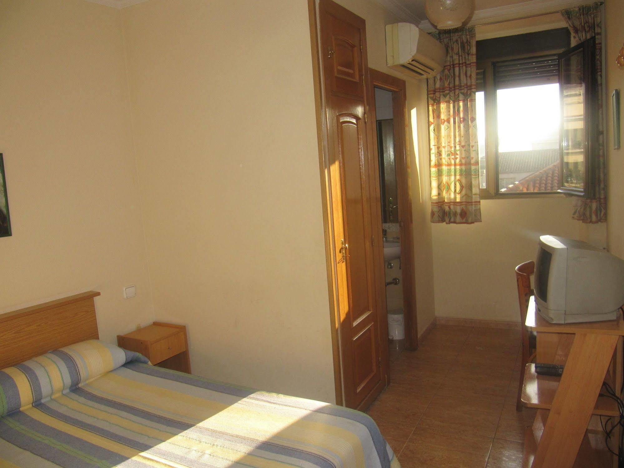 Pension Mollo Madrid Exterior foto