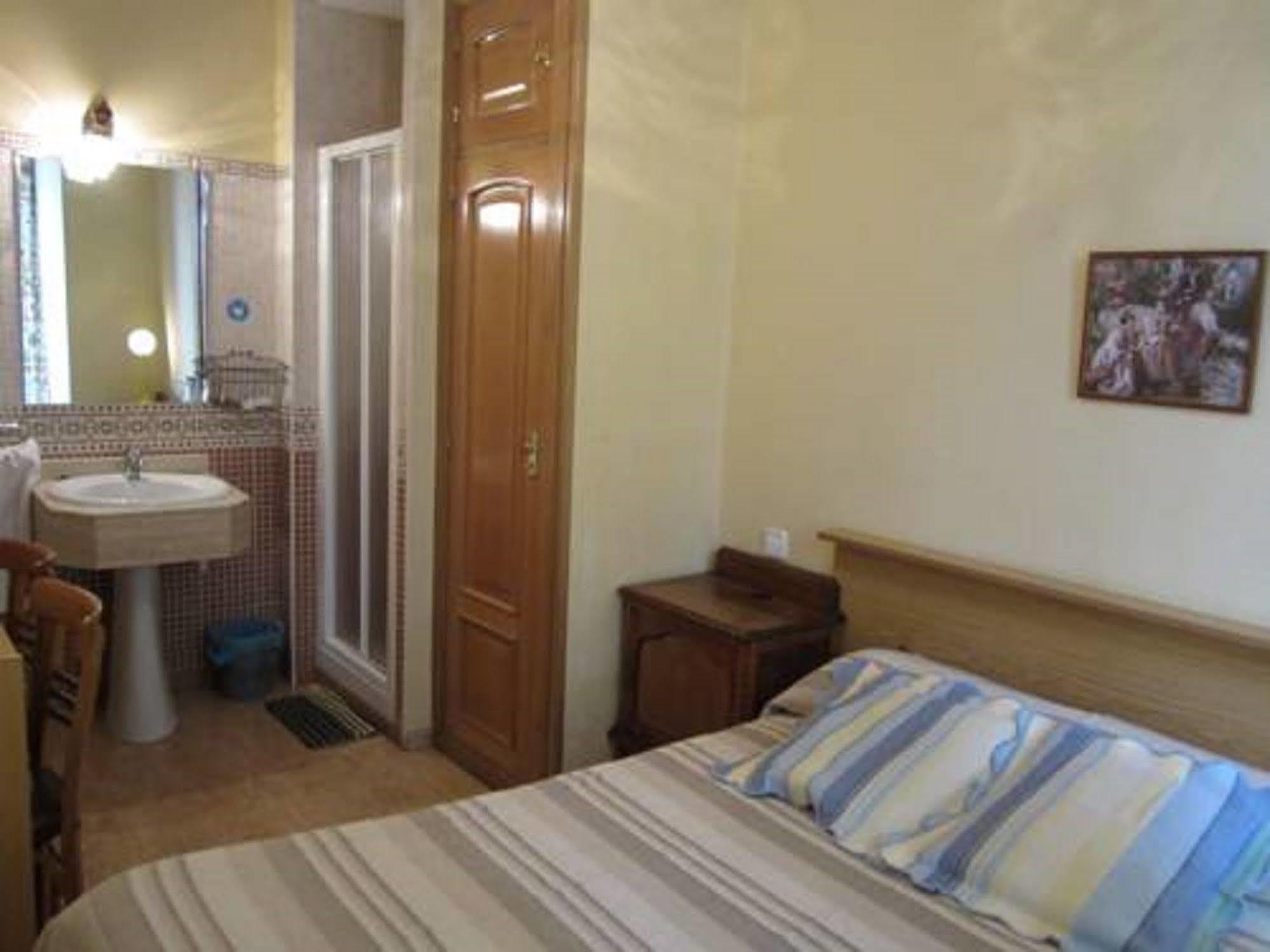 Pension Mollo Madrid Exterior foto