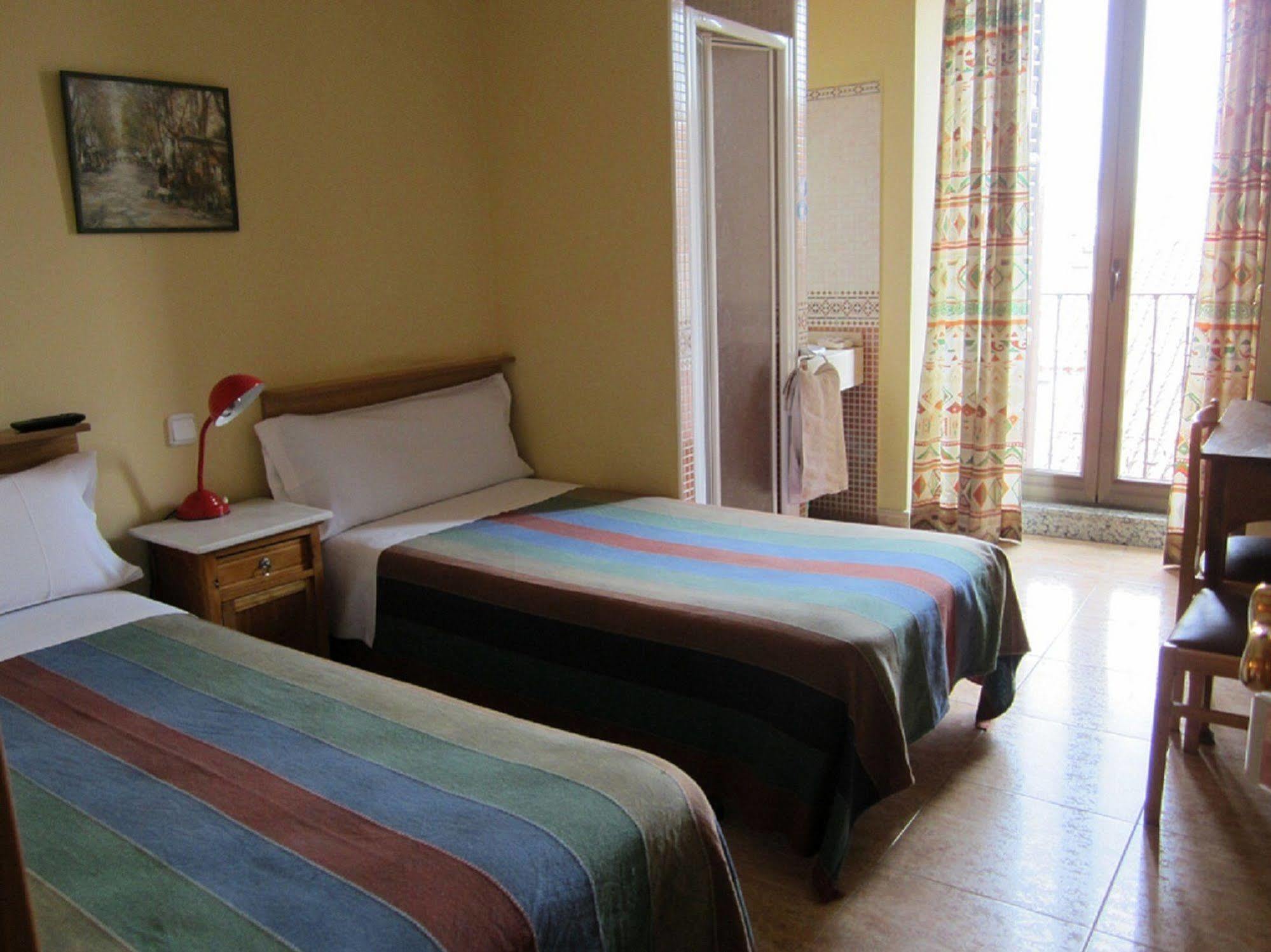 Pension Mollo Madrid Exterior foto